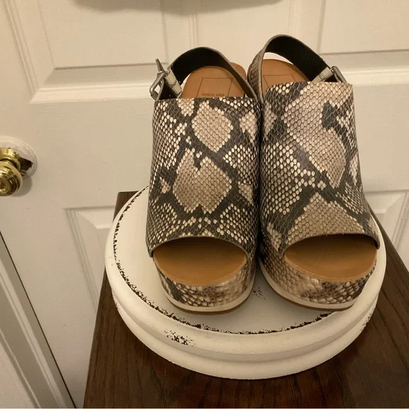 NWOT Python Dolce Vita Platform peep toe sling back. - Picture 2 of 7